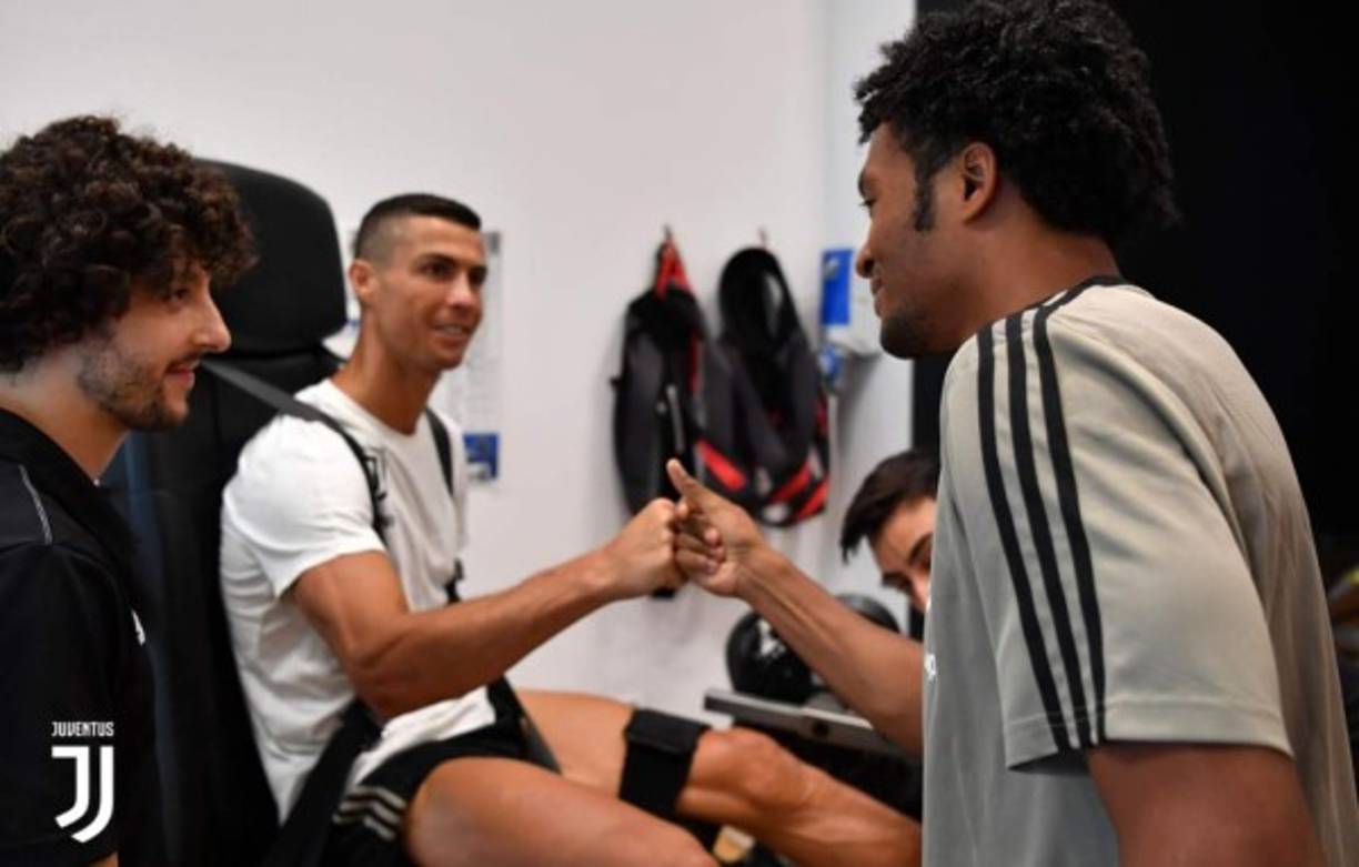 El colombiano Juan Cuadrado, quien le cedió el dorsal 7 a Cristiano Ronaldo, lo recibió de forma amena .