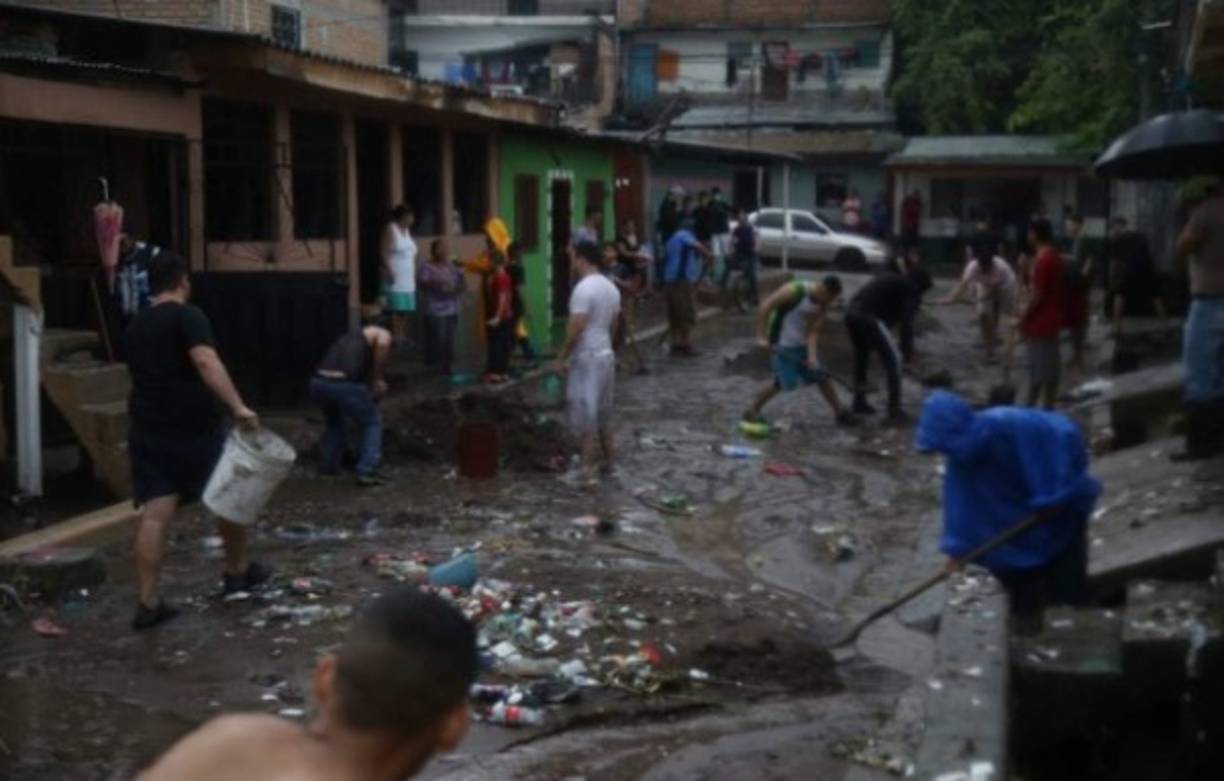 El pronóstico para este jueves es que las lluvias fuertes continúen, pero con una tendencia a bajar su intensidad.