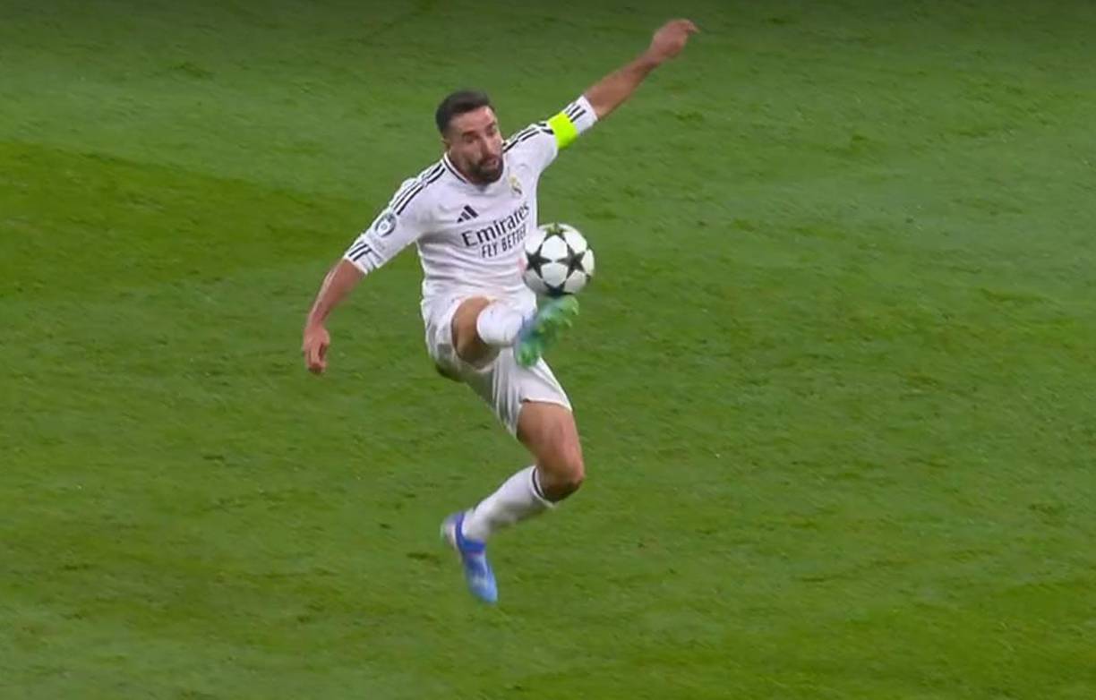 La tremenda calidad de Dani Carvajal para bajar un balón. Puro lujo del lateral del Real Madrid.