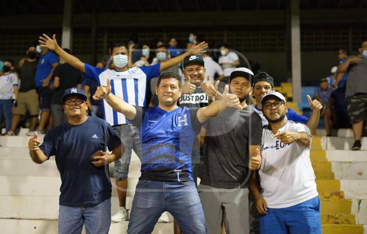 Los aficionados no solo llegaron de San Pedro Sula sino tambien de los al rededores de la gran ciudad.