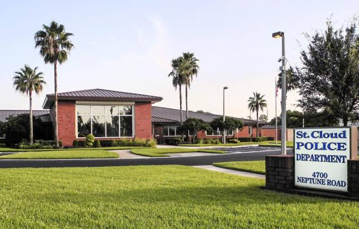 La mujer, que se unió a la fuerza en febrero de 2022, renunció luego de ser entrevistada como parte de la investigación y no tendría antecedentes disciplinarios previos.