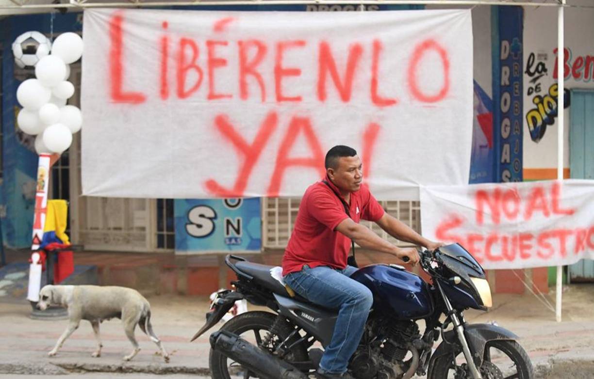 La guerrilla del ELN, en negociaciones de paz con el gobierno de Colombia, liberó este jueves al padre del futbolista del Liverpool, <b>Luis</b> <b>Díaz</b>, secuestrado desde el 28 de octubre en una zona fronteriza con Venezuela.