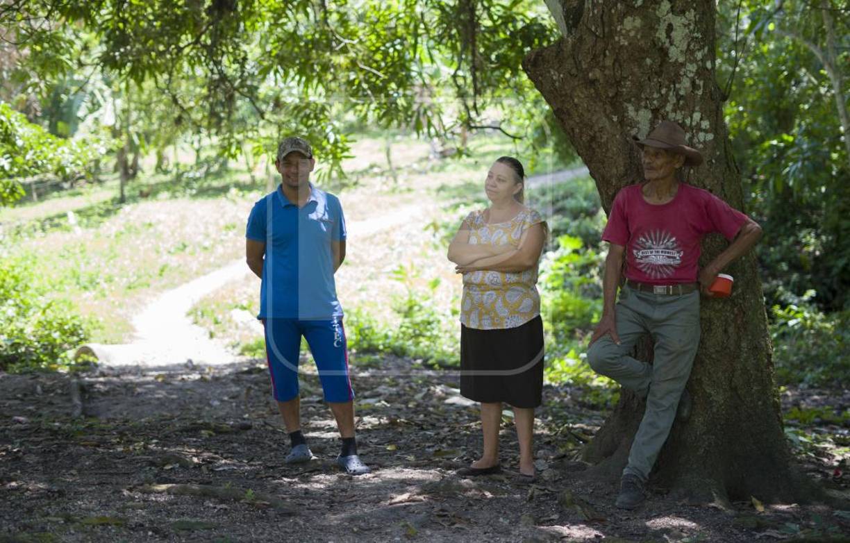 Petoa, Santa Bárbara. A dos horas de San Pedro Sula, recorriendo caminos donde solamente los vehículos 4x4 pueden ingresar, cruzando quebradas grandes devastadas por los huracanes Eta y Iota, sin mencionar que la ruta no está señalizada y preguntar a los habitantes es lo más recomendable... Llegar a Plan del Portillo fue una travesía.