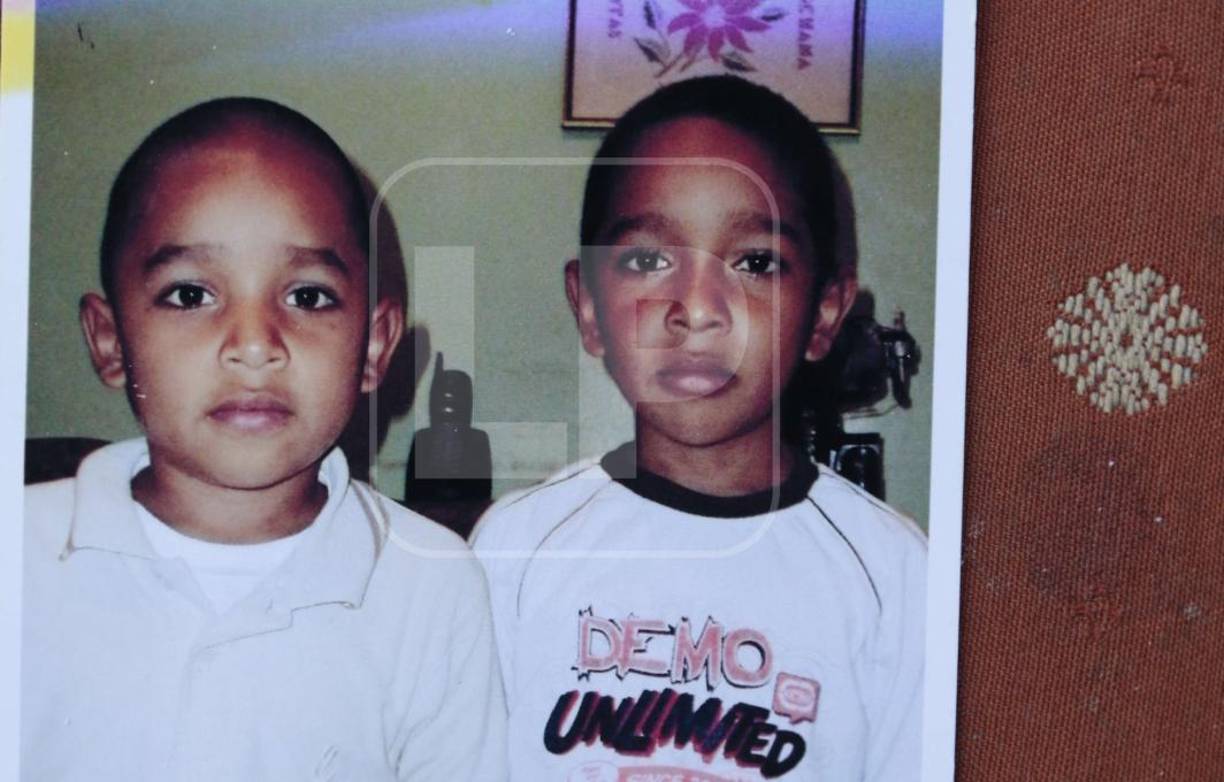 Tomó sus tacos y comenzó a llenar los ojos de los demás con goles... Karl Roland vio un diamante para las divisiones menores de Real España “me lo volvés a traer”, le dijo a don Marco. Y así el chico comenzó su andadura a nivel Sub-10 con los aurinegros, su equipo de toda la vida.