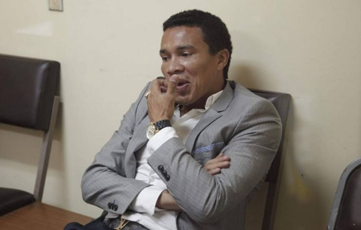 De León reveló que tiene pensado terminar las licencias para entrenador en Italia debido al poco reconocimiento que se da en nuestro país: “La idea es terminar de prepararme en Italia, vista que en Honduras no se dan las facilidades o el reconocimiento diría yo por lo que uno hizo en el país”, señaló.