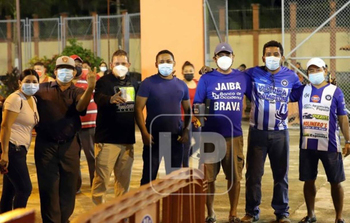 Aficionados del Victoria viajaron a El Progreso para alentar a su equipo en el estadio Humberto Micheletti.