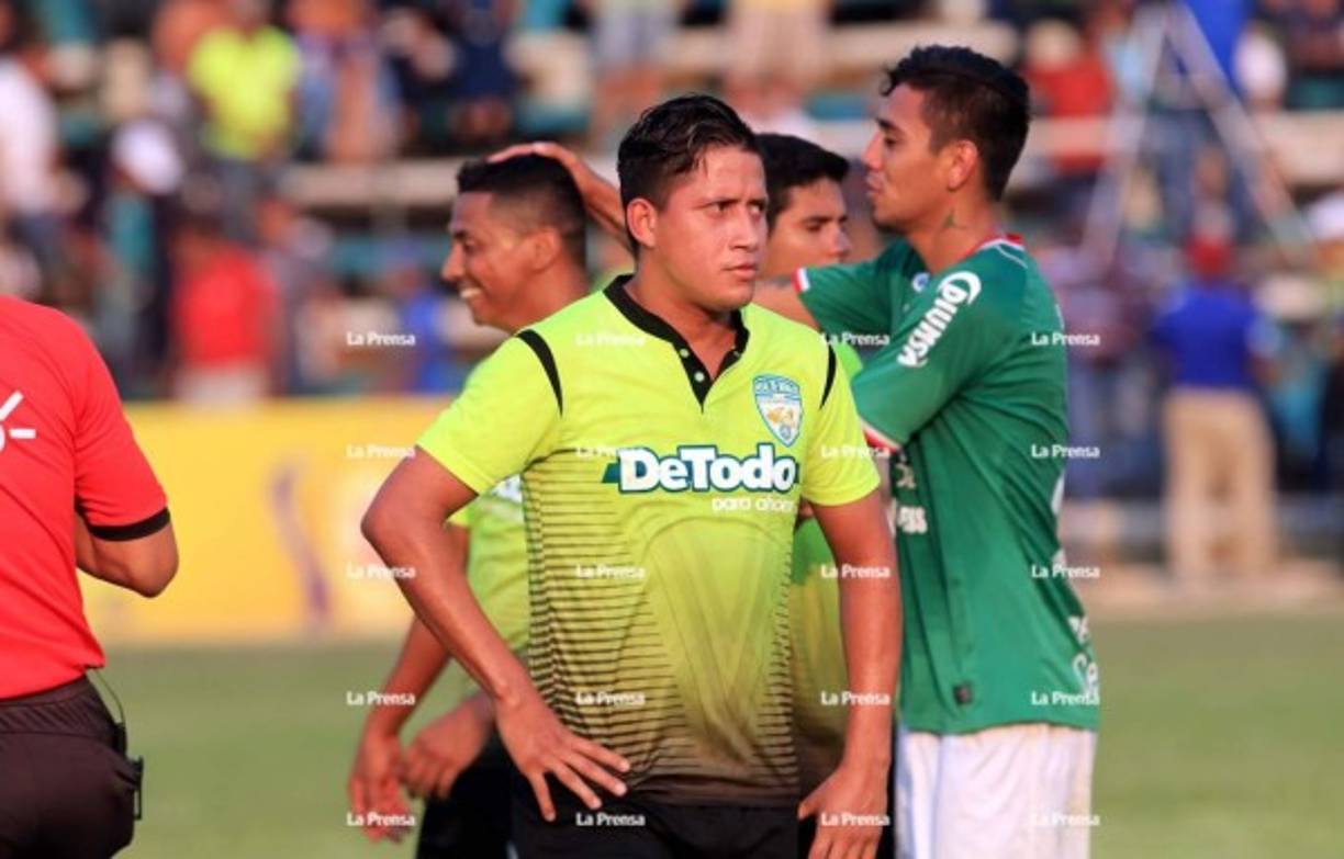 Aldo Oviedo, con semblante serio al final del partido.