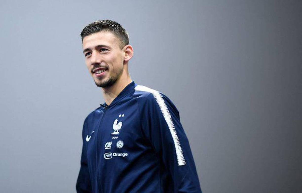 ES UN HECHO: El asesor deportivo del presidente Laporta, Jordi Cruyff, consideró prácticamente hecha la salida del central francés Clément Lenglet rumbo al Tottenham. “Estamos cerca con una salida y se anunciará cuando sea oficial”, dijo.