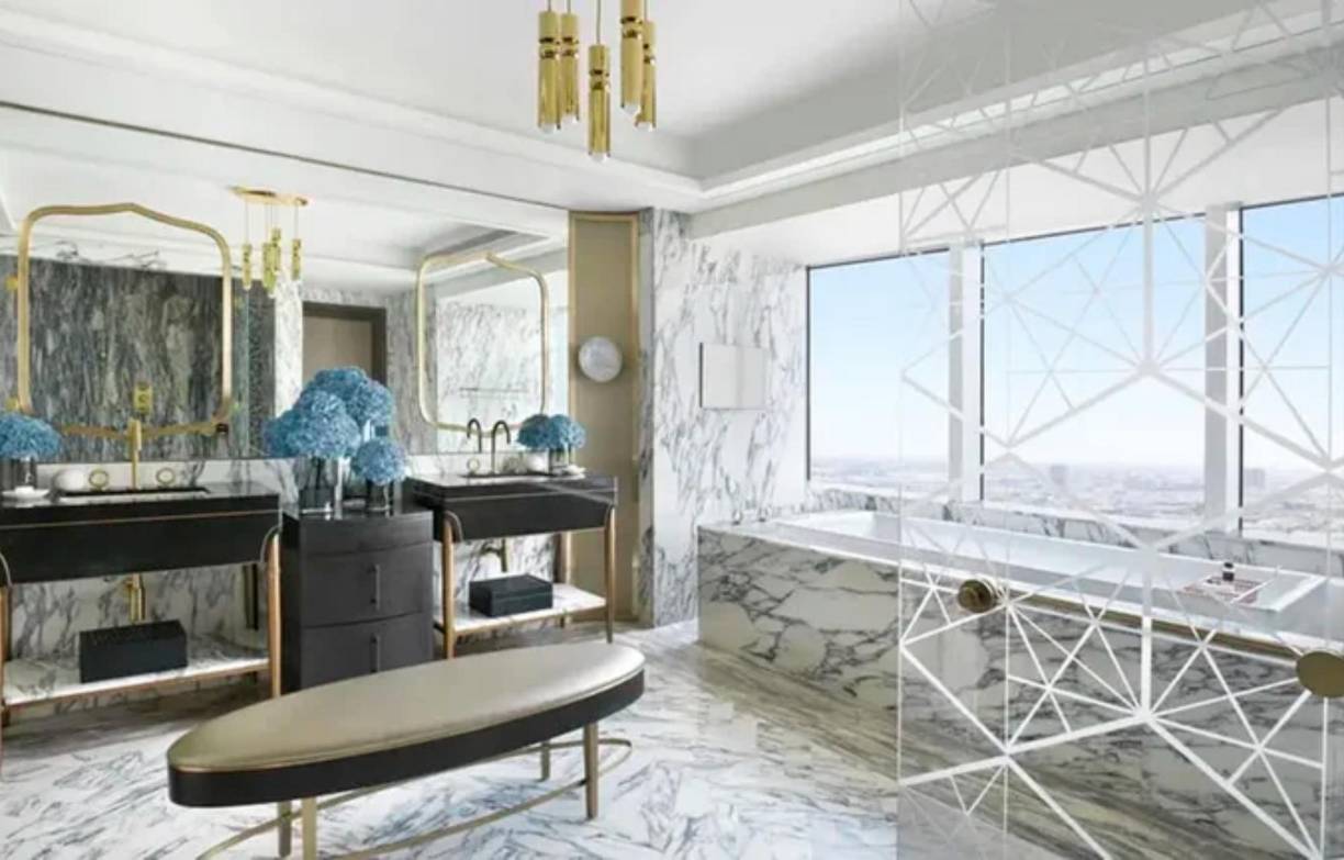 La suite presidencial más barata y pequeña cuesta 3.757 euros la noche, pero <b>Cristiano Ronaldo y Georgina</b> se alojarán en la lujosa suit real.