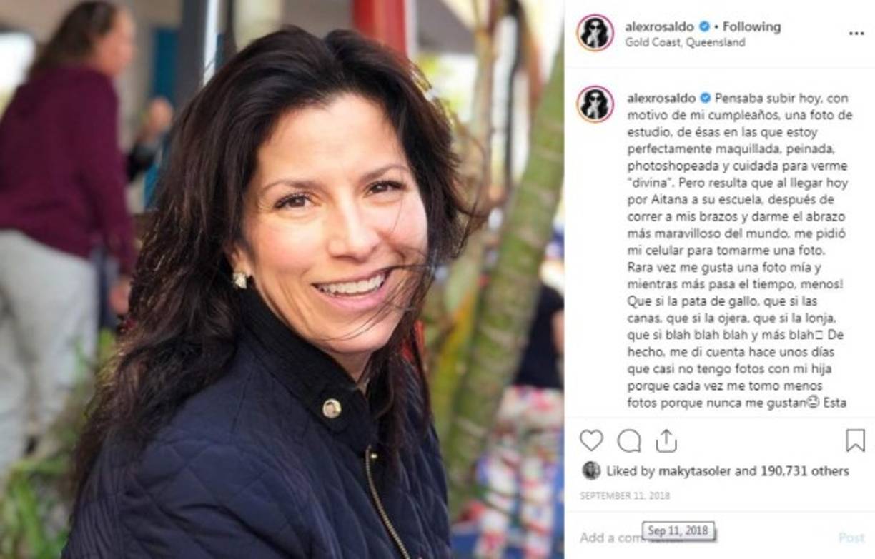 Alessandra Rosaldo<br/><br/>La esposa de Eugenio Derbez publicó la foto más real para uno de sus cumpleaños. 'Esta soy yo, con mi pelo recién pintado y las patas de gallo en todo su esplendor, festejando y agradeciendo mi vida, feliz y enamorada, plena y bendecida', escribió la actriz el día de su cumpleaños 47 —el 11 de septiembre de 2018— junto a esta foto que además resultó ser un retrato tomado por su hija Aitana.<br/>
