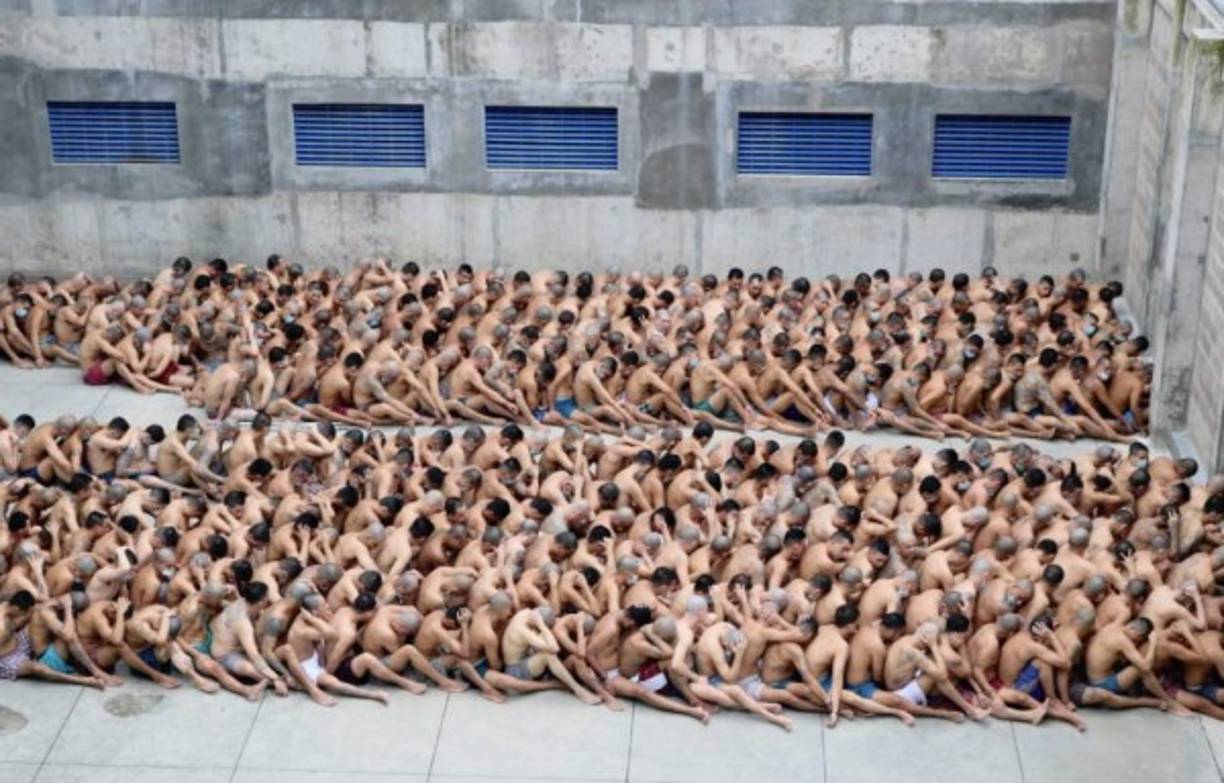 Las autoridades de Seguridad también decretaron estado de emergencia en los 28 centros penales del país.