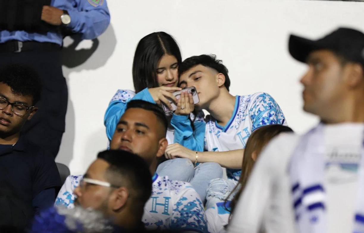 Ellos se tomaron una fotografía en la previa del Honduras vs México.