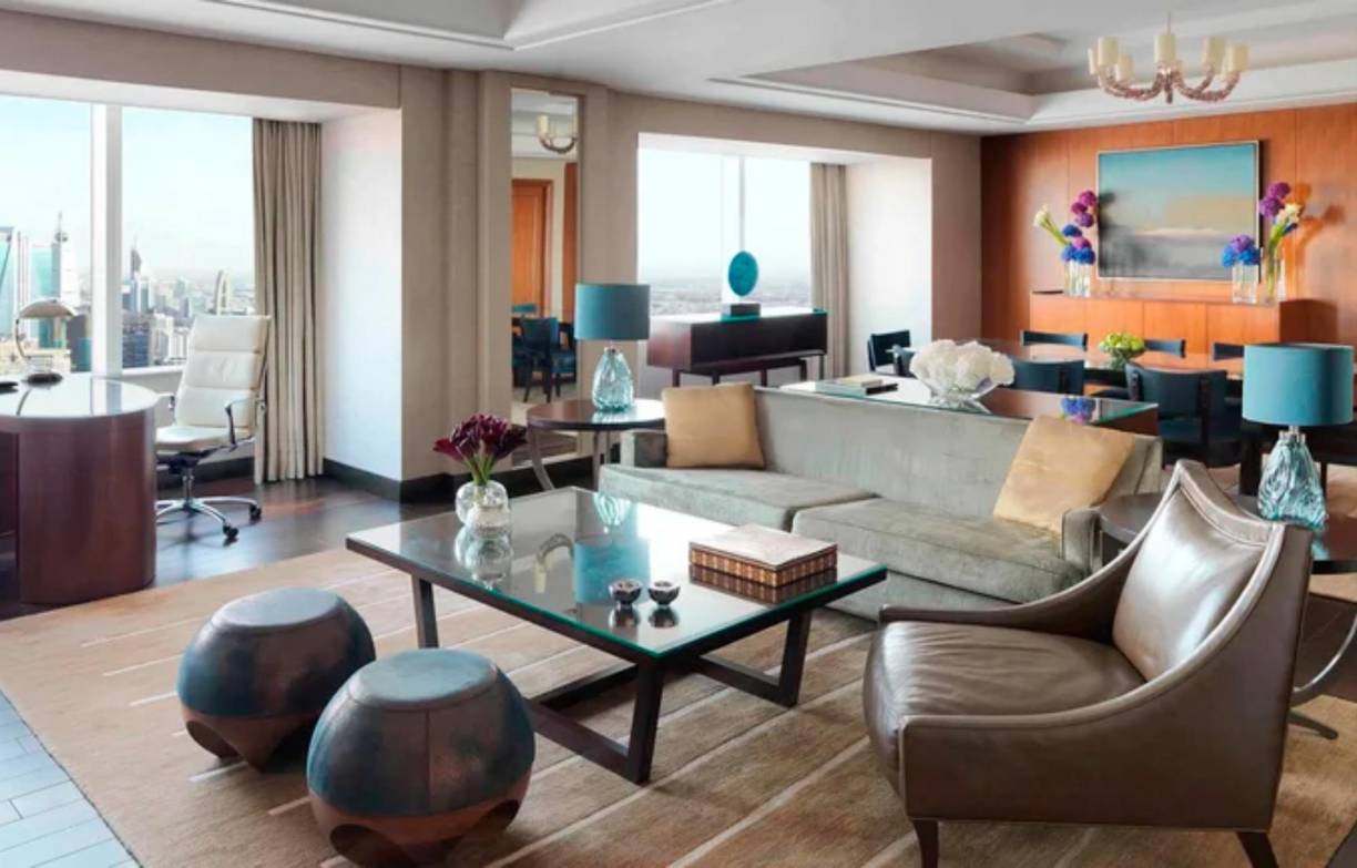 Dentro del hotel, Cristiano y su familia <b>cuentan con todos los servicios necesarios para una estadía de lujo como comida, piscina, gimnasio, lugares de esparcimiento para él y sus cinco hijos.</b>