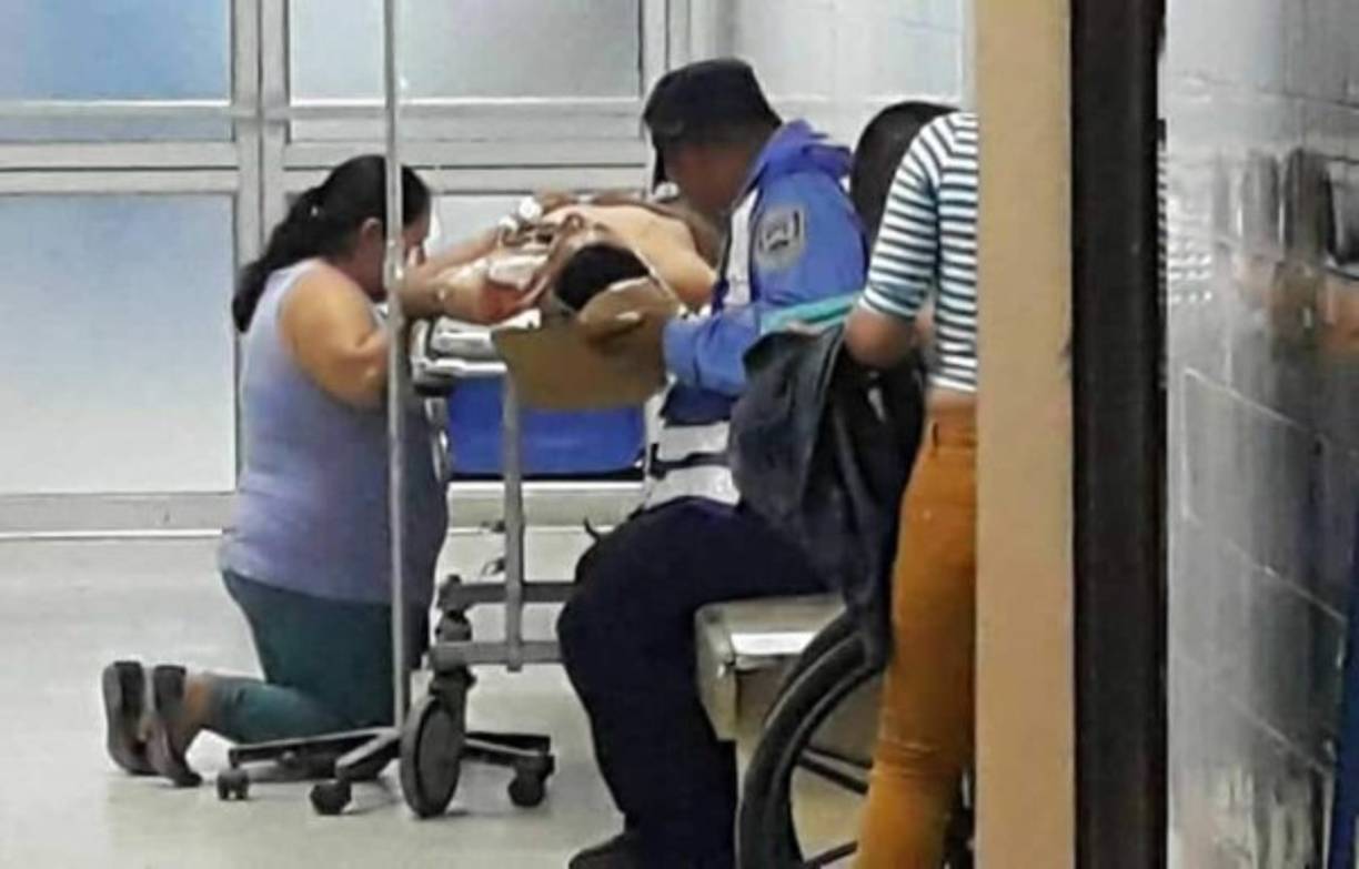 Tres muertos, entre ellos, dos mujeres y una niña de siete años, fue el saldo que dejó el volcamiento de la mototaxi en el occidente del país.