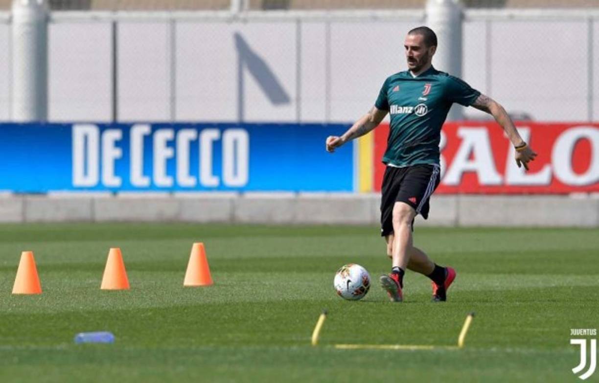 El defensor Leonardo Bonucci de la Juventus fue uno de los jugadores que se ejercitó este martes de manera individual en el Juventus Center.