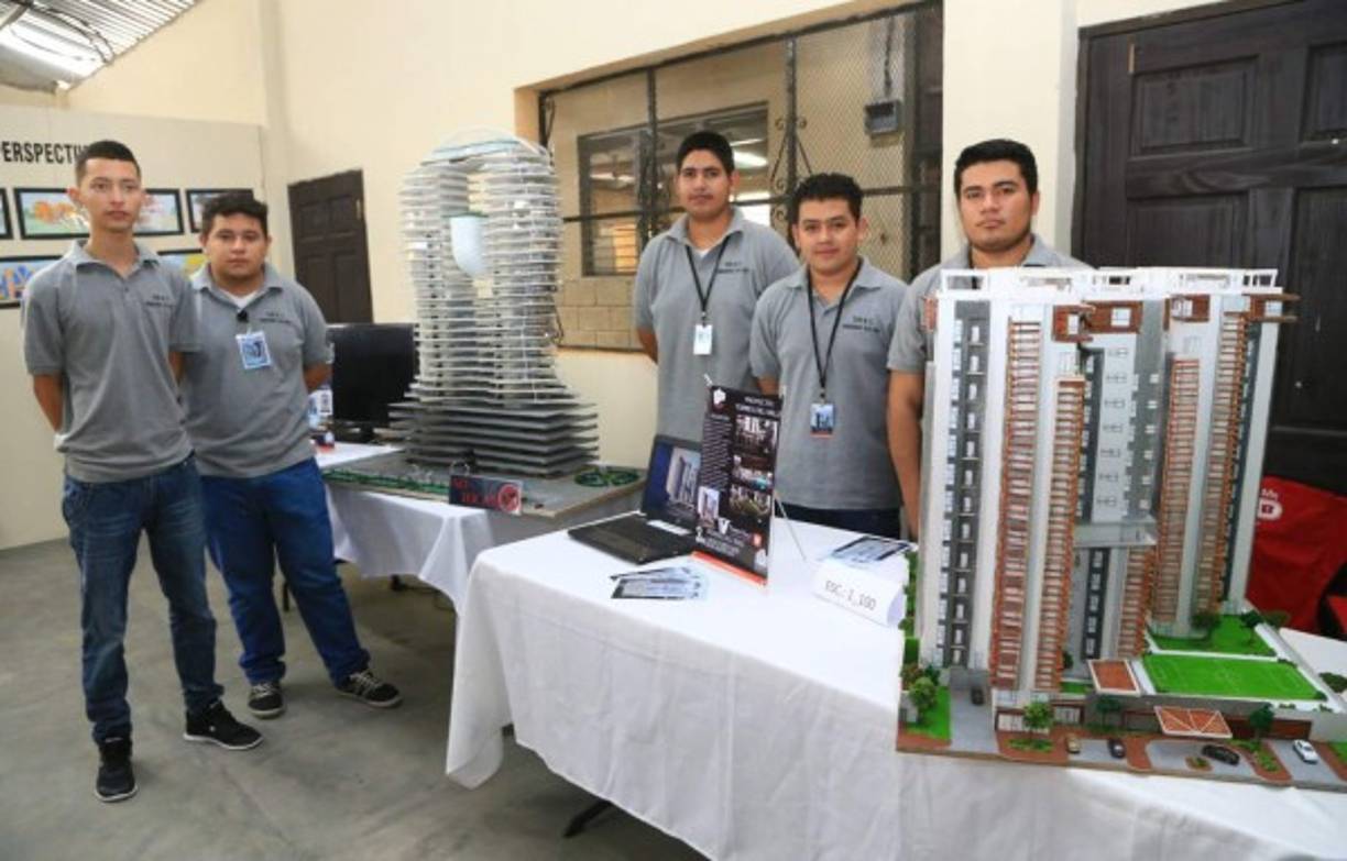 Los alumnos de tercer año de delineación industrial presentaron los proyectos Omega y Torres del Valle.