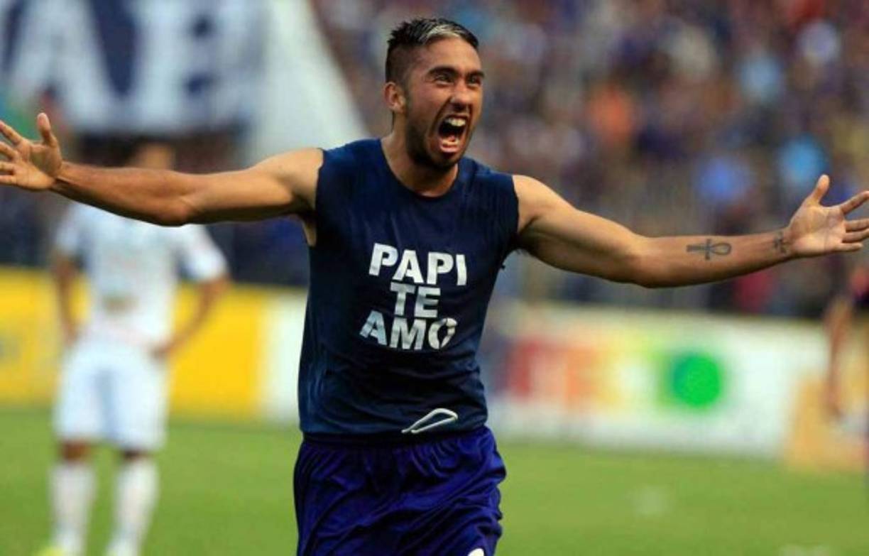 El 11 de diciembre del 2016, el argentino marcó un golazo en la final de vuelta contra Platense. Fue clave para ganar dicho campeonato.