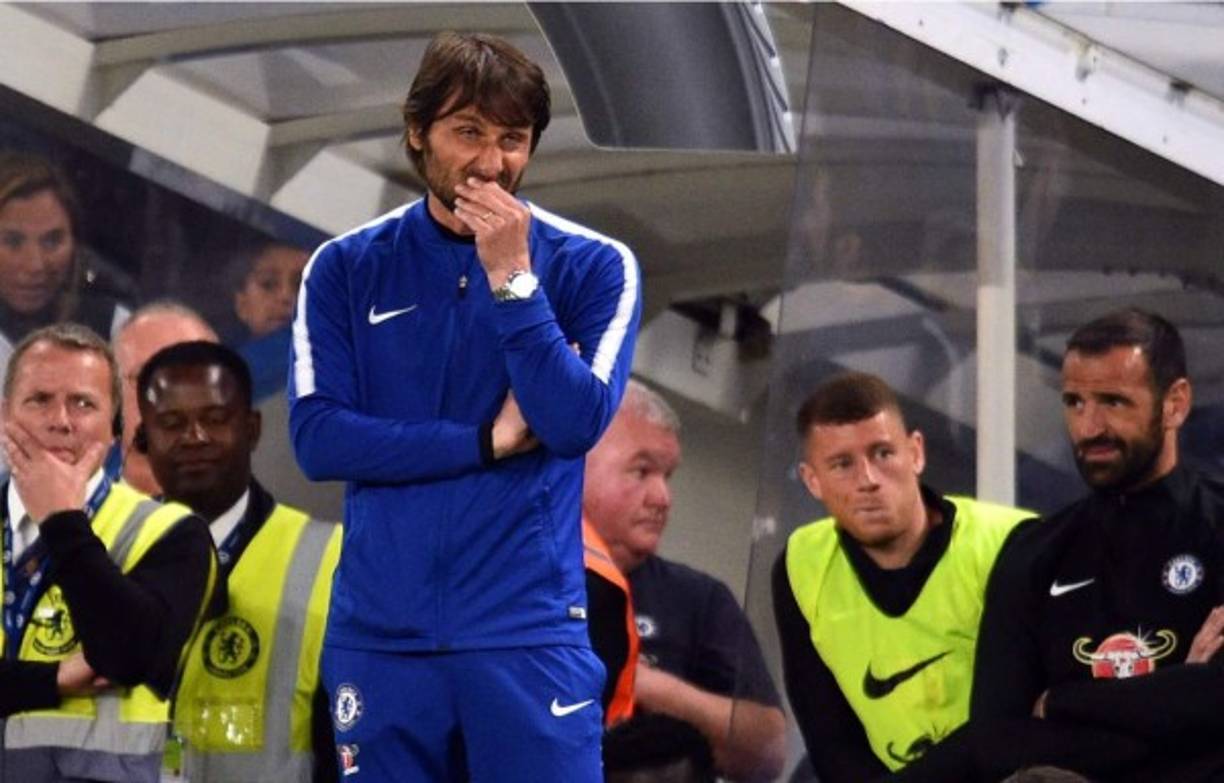 Antonio Conte desvelará su futuro cuando acabe la temporada. El entrenador italiano ha vuelto a ser preguntado por si entrenará al Chelsea el año que viene y ha comentando lo siguiente: 'Estoy totalmente concentrado en el presente. Quedan dos semanas y esta temporada terminará, entonces sabréis si hay una situación diferente o no'. Foto AFP