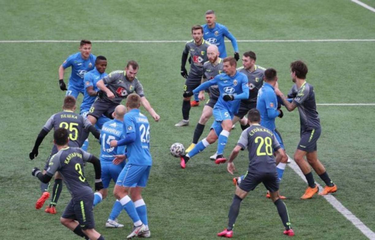 Bielorrusia, la única del sistema UEFA que sigue activa, se niega a detenerse, se niega a sacar la gente de los estadios y dice cumplir con las medidas necesarias, tomando anémicas decisiones como medir la temperatura con scanner a los aficionados antes de entrar a los estadios y aconsejar a la gente lavarse las manos.