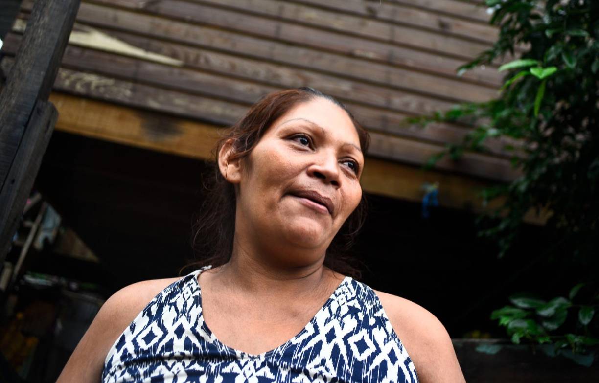 ”El primer trapo al que ella estaba quitándole los ganchos fue que murió. No ocupó mucho. Fue menos de un minuto. Quedó pegada de las dos manos”, comenzó diciendo, acongojada, su madre a LA PRENSA. 