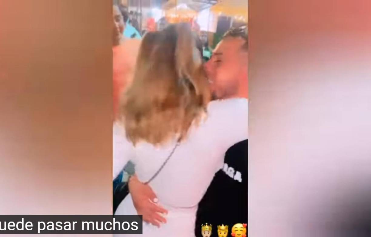 Y aunque en redes sociales siguen circulando videos de ambos, ninguno confirma o desmiente si son pareja. 