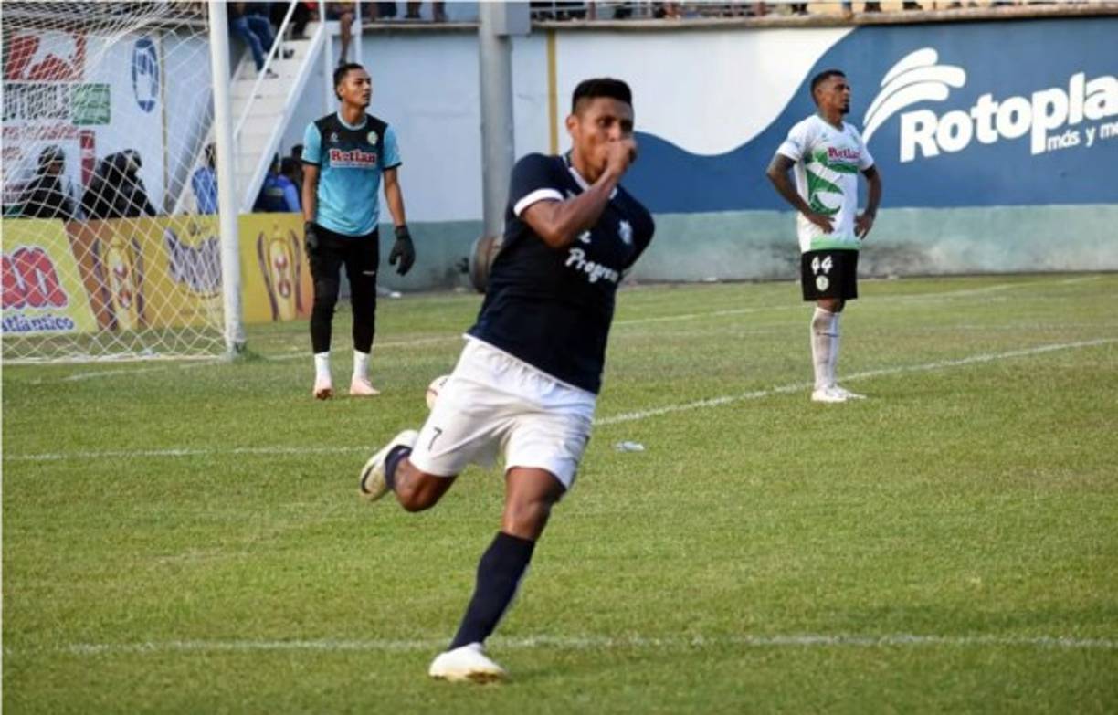 En el minuto 92, Frelys López marcó el gol del triunfo del Honduras Progreso y así empezó a celebrarlo.