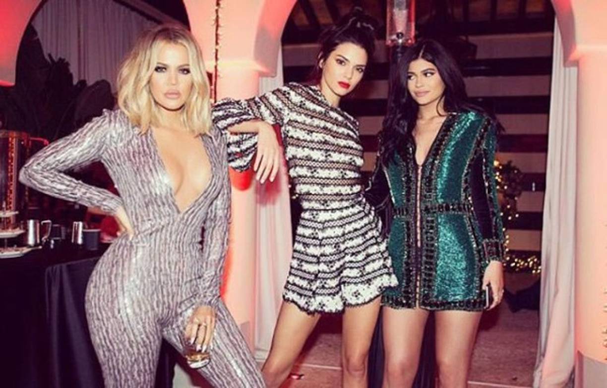 Khloé Kardashian junto a Kendall y Kylie Jenner.