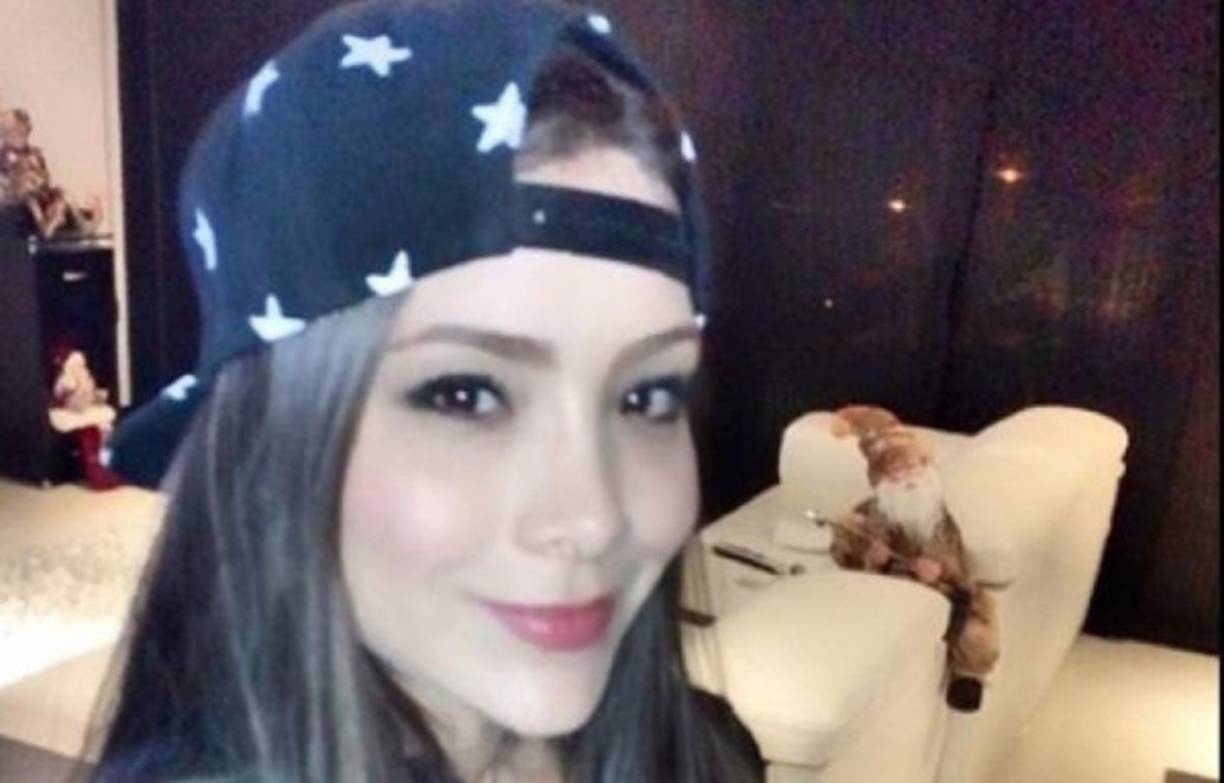 La chica es 20 años menor que el entrenador.