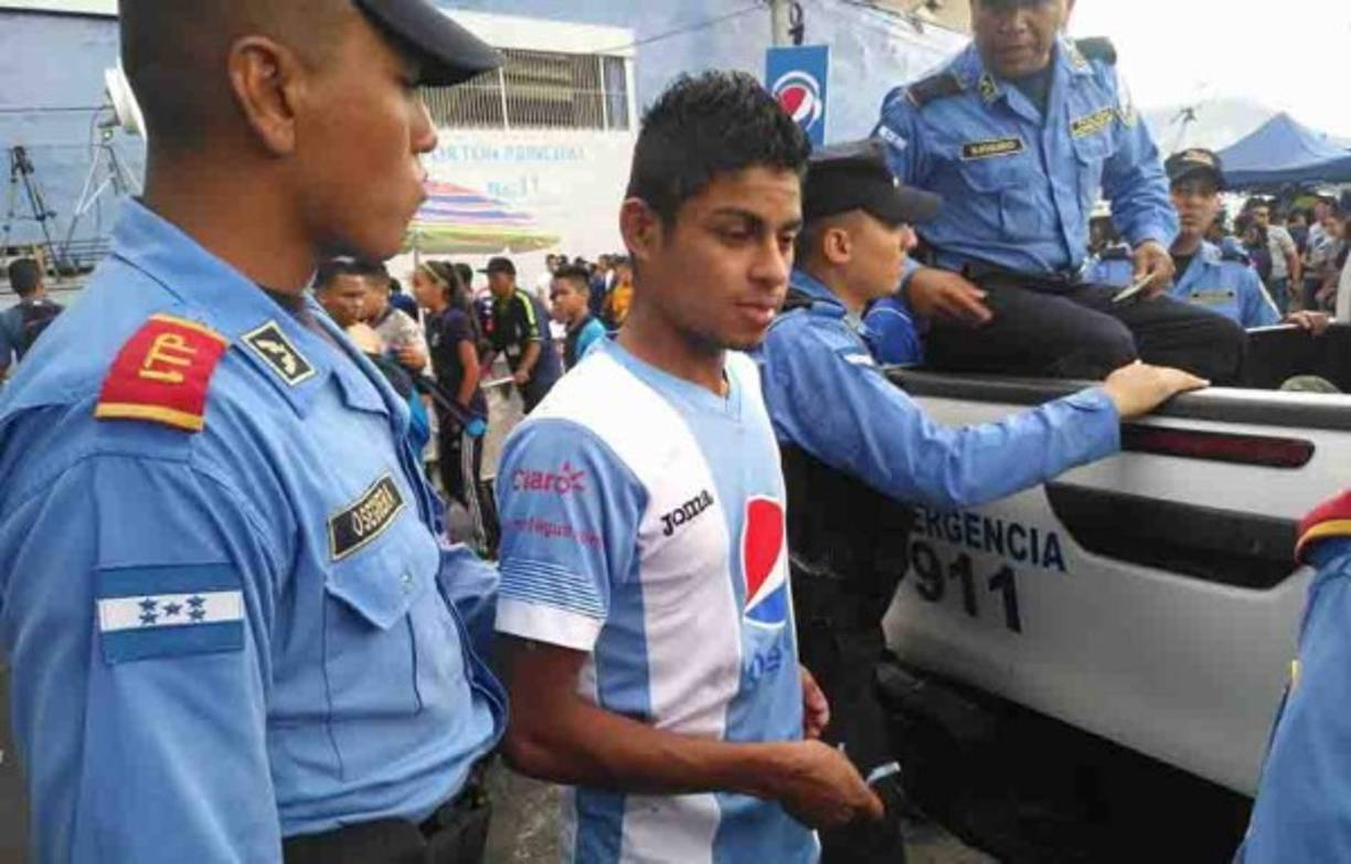 Este joven fue otro de los detenidos previo a la final de ida.