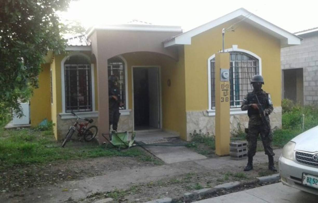 La 'Operación Fantasma' ejecutó este viernes el aseguramiento de ocho viviendas, dos tiendas, 23 terrenos y un colegio en la zona norte de Honduras.