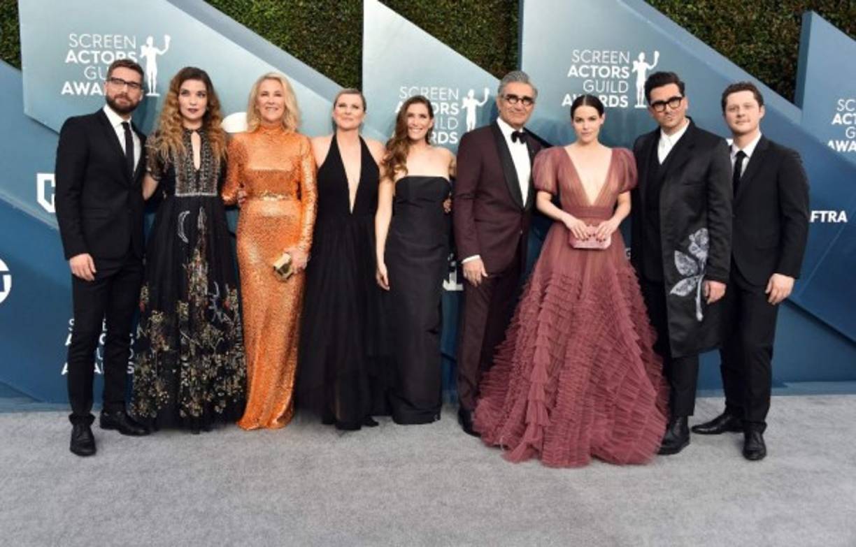El elenco de la comedia 'Schitt's Creek': Dustin Milligan, Annie Murphy, Catherine O'Hara, Jennifer Robertson, Sarah Levy, Eugene Levy, Emily Hampshire, Dan Levy, y Noah Reid.