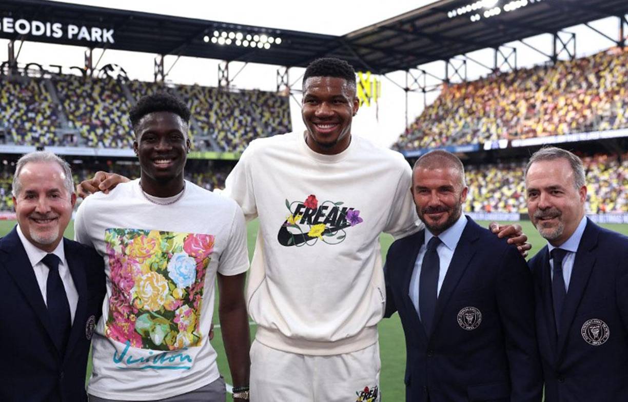 Giannis recibió el cariño inclusive de David Beckham, propietario del Inter Miami. Sin embargo, posteriormente el deportista sorprendió con lo que hizo.