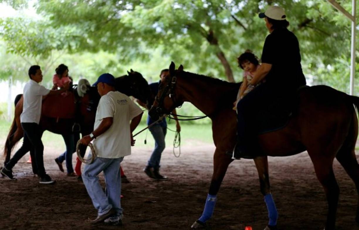 Astrid Panting de Ruiz no esperaba que su labor ayudando a niños con discapacidad sería reconocida con el premio Quetglas.