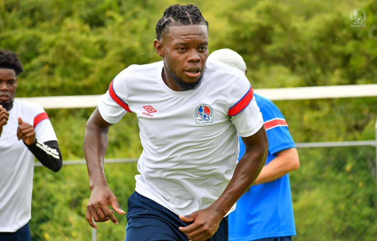 José García - El defensa se va del campeón Olimpia ya que no entra en los planes de Pedro Troglio y su destino será la UPN en forma de cesión. La directiva de los Lobos ya cerró el préstamo.