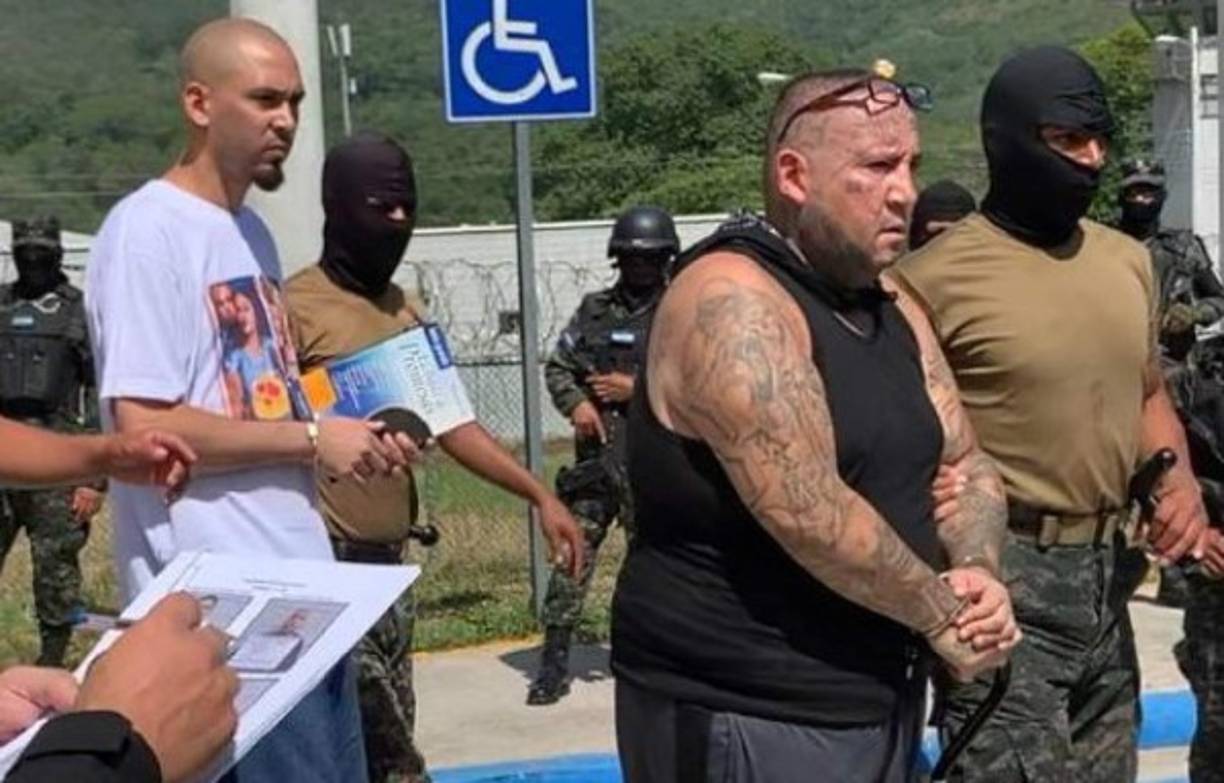 “Lo que se está haciendo hoy es el traslado al centro de máxima seguridad más duro que tenemos en el país”, señaló el presidente hondureño.