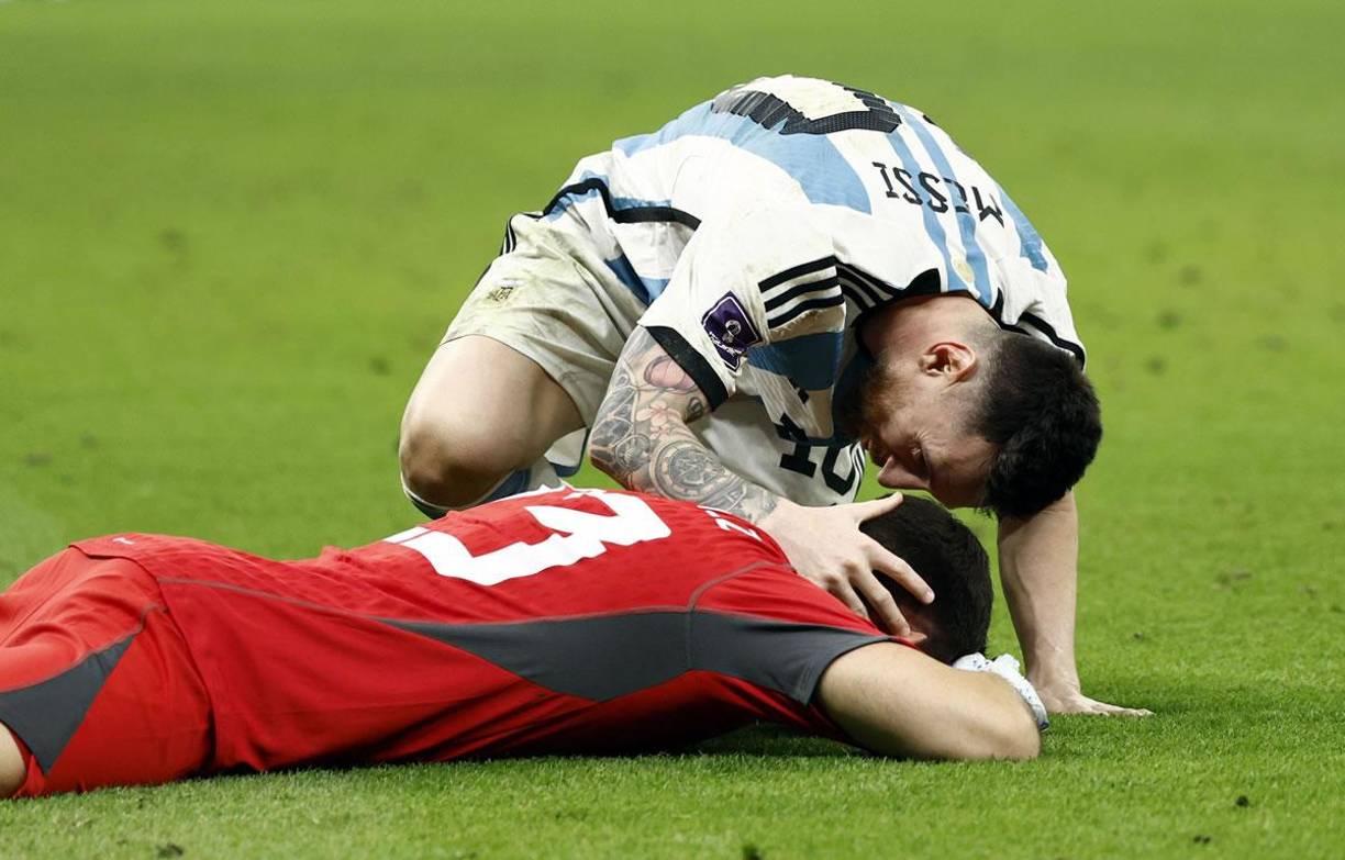 Lionel Messi fue uno de los primeros en celebrar con ‘Dibu‘ Martínez, héroe de Argentina en los penales.