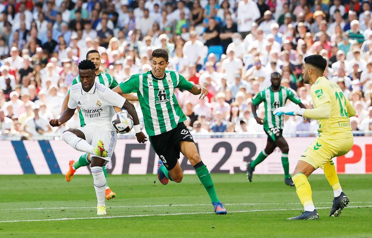 Vinicius abrió el marcador con este disparo de vaselina ante Rui Silva.