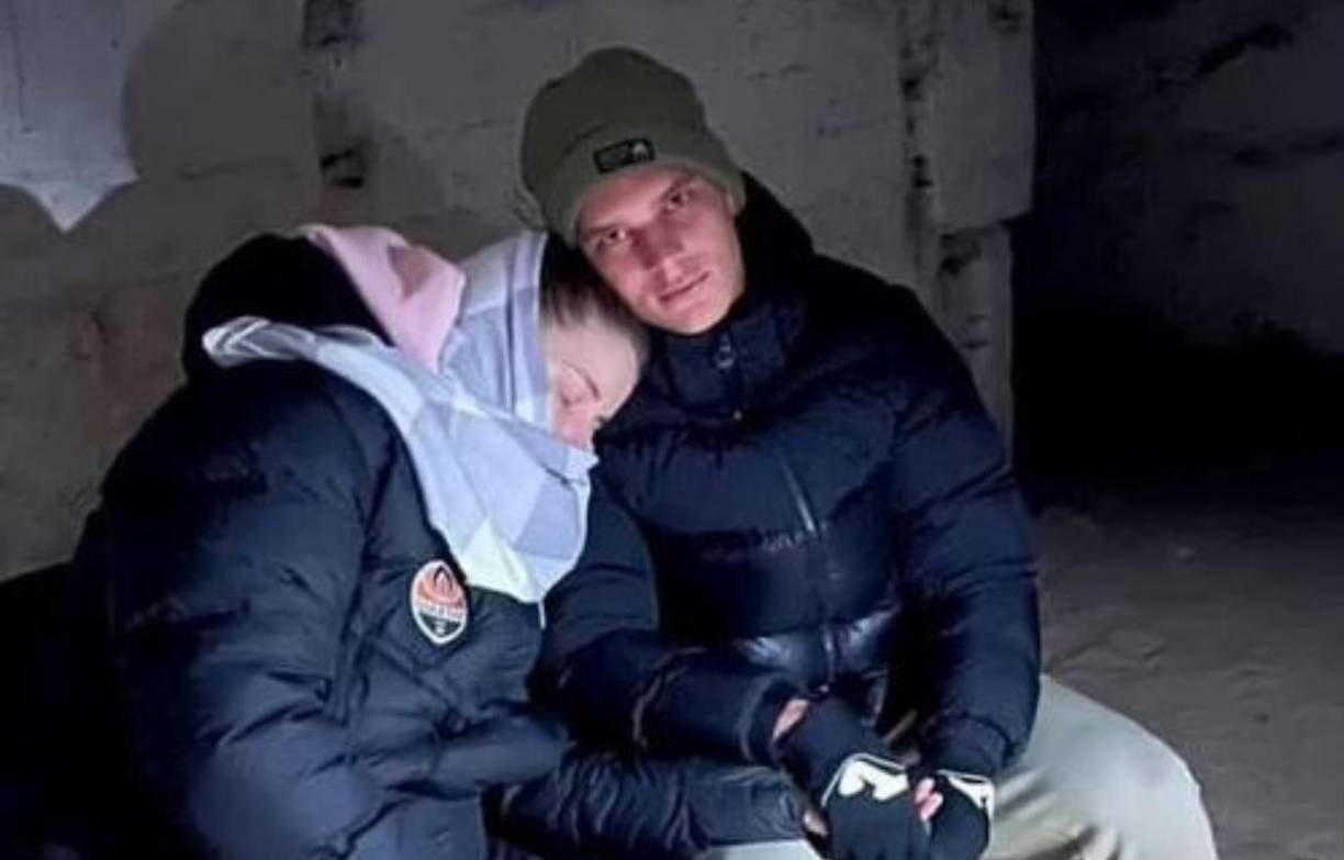 Desgarrador. Un destacado futbolista ucraniano pasa sus días escondido bajo tierra para intentar salvar la vida de él y la de su pareja sentimental tras la invasión de Rusia a Ucrania. Fotos Instagram.