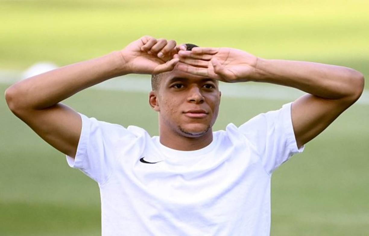El Paris Saint-Germain empieza a resignarse con la idea de renovar a Mbappé y trabaja en una lista de sustitutos para remplazarlo, según ha informado el medio británico Express.