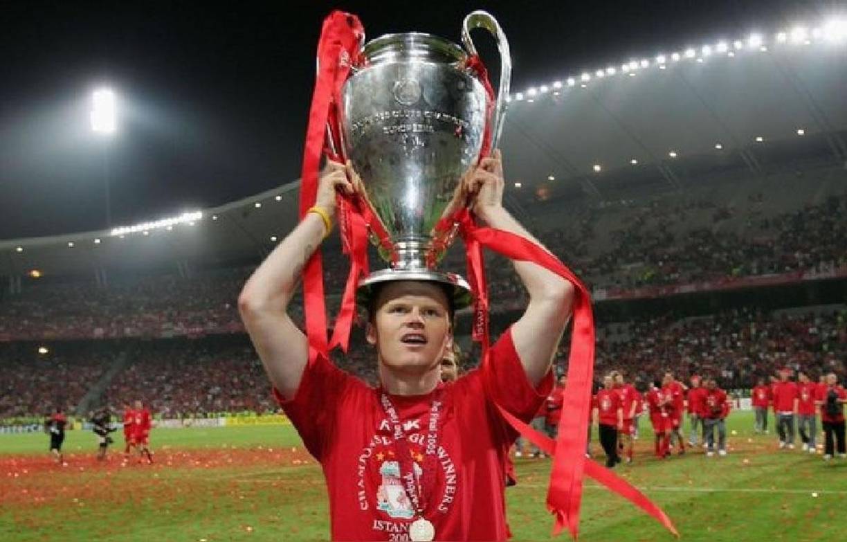 John Arne Riise destacó como lateral a mediados de los 90. Es recordado por su paso por el Liverpool, con quien ganó una Champions, aparte de por ser un fijo en la selección de su país.