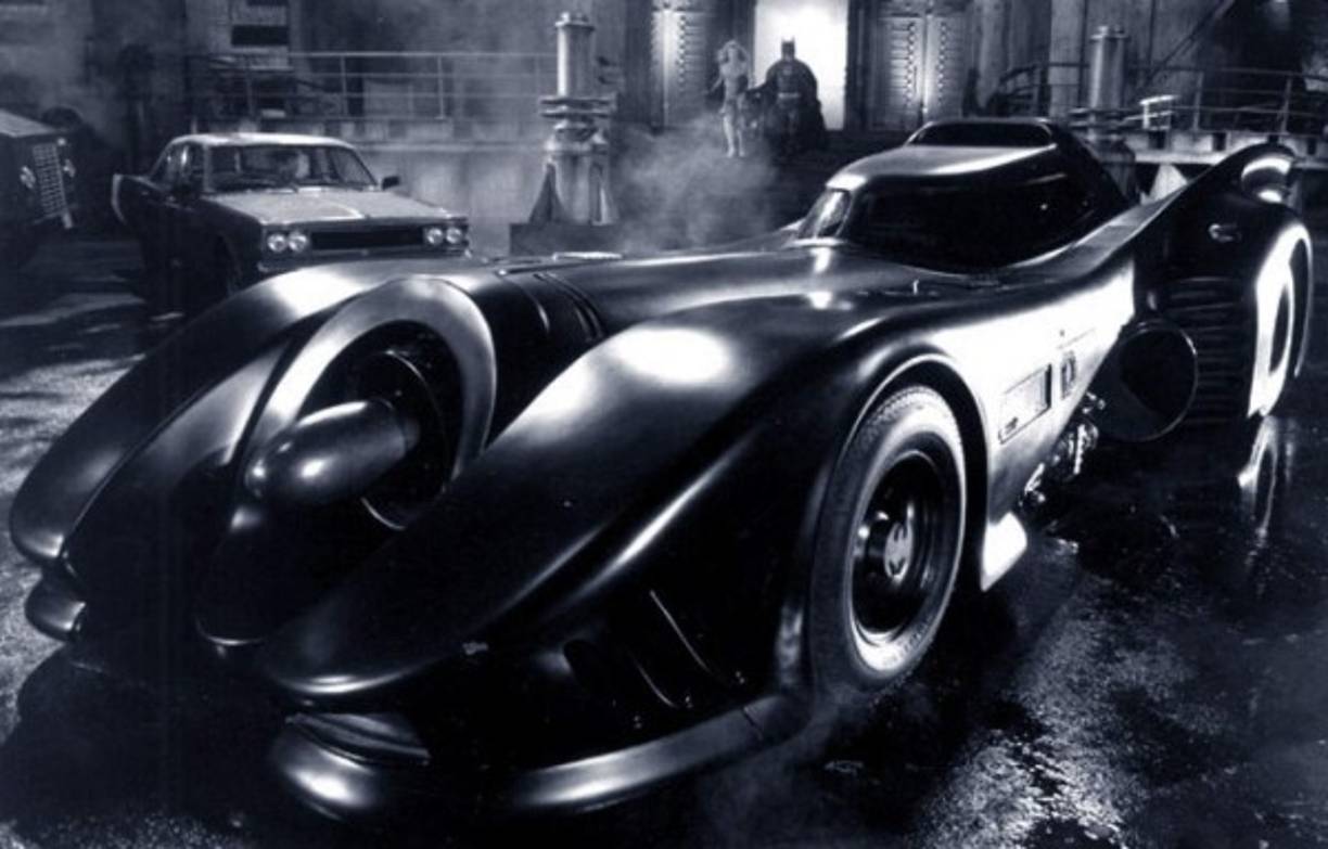 Otro clásico que no podía faltar es el emblemático Batimóvil de la película de Batman de 1989. Es quizá el más famoso de todos, a excepción quizá del Lincoln Futura de la serie de televisión de los 60, pero dejaremos ese auto para otro conteo.