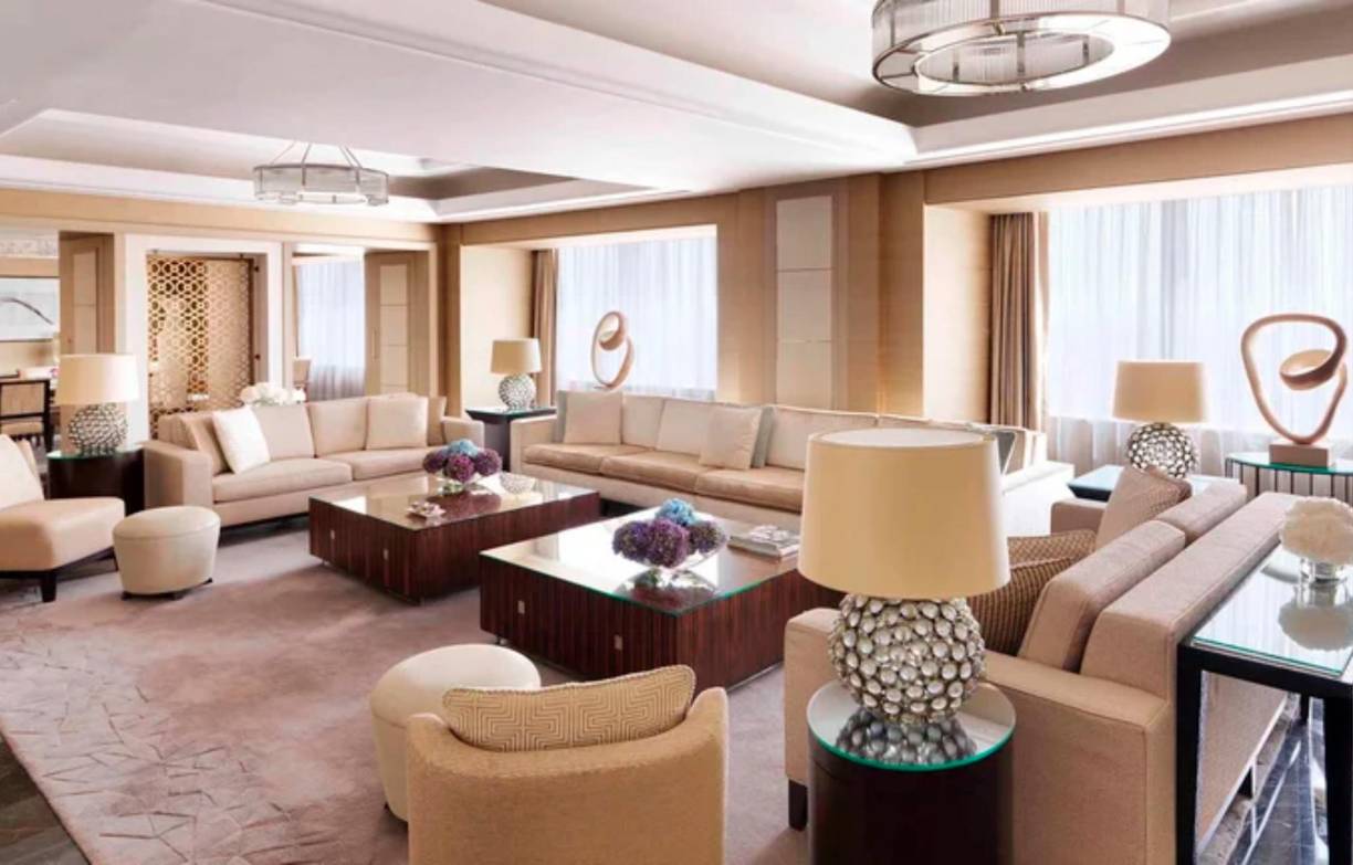 ‘Sportsmail’ informa que CR7 ocupa <b>17 habitaciones en la Kingdom Tower</b>, uno de los edificios más altos del país con 99 plantas. 