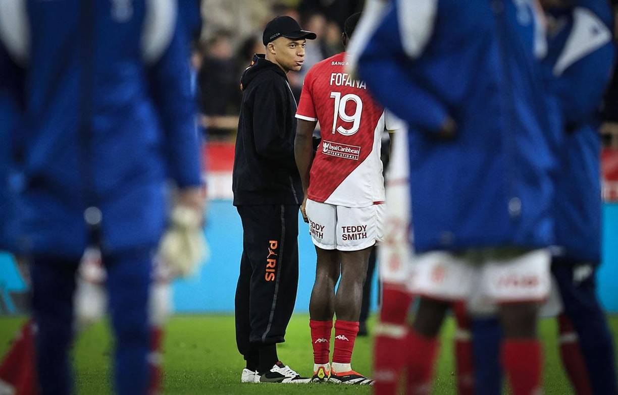 El portal francés aportó que el diálogo se dio por iniciativa del jugador de 25 años y se realizó bajo un clima de tranquilidad, para alinear los objetivos del semestre. También indicaron que el entrenador español le explicó a Mbappé por qué lo sacó en los últimos dos partidos.