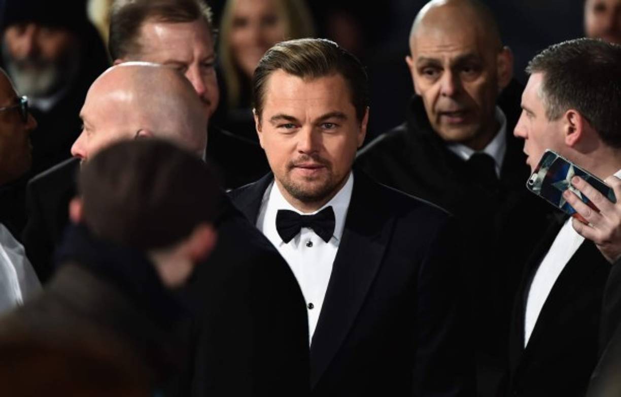 Leonardo DiCaprio, uno de los protagonistas de la noche, muy elegante con traje a medida de Armani.