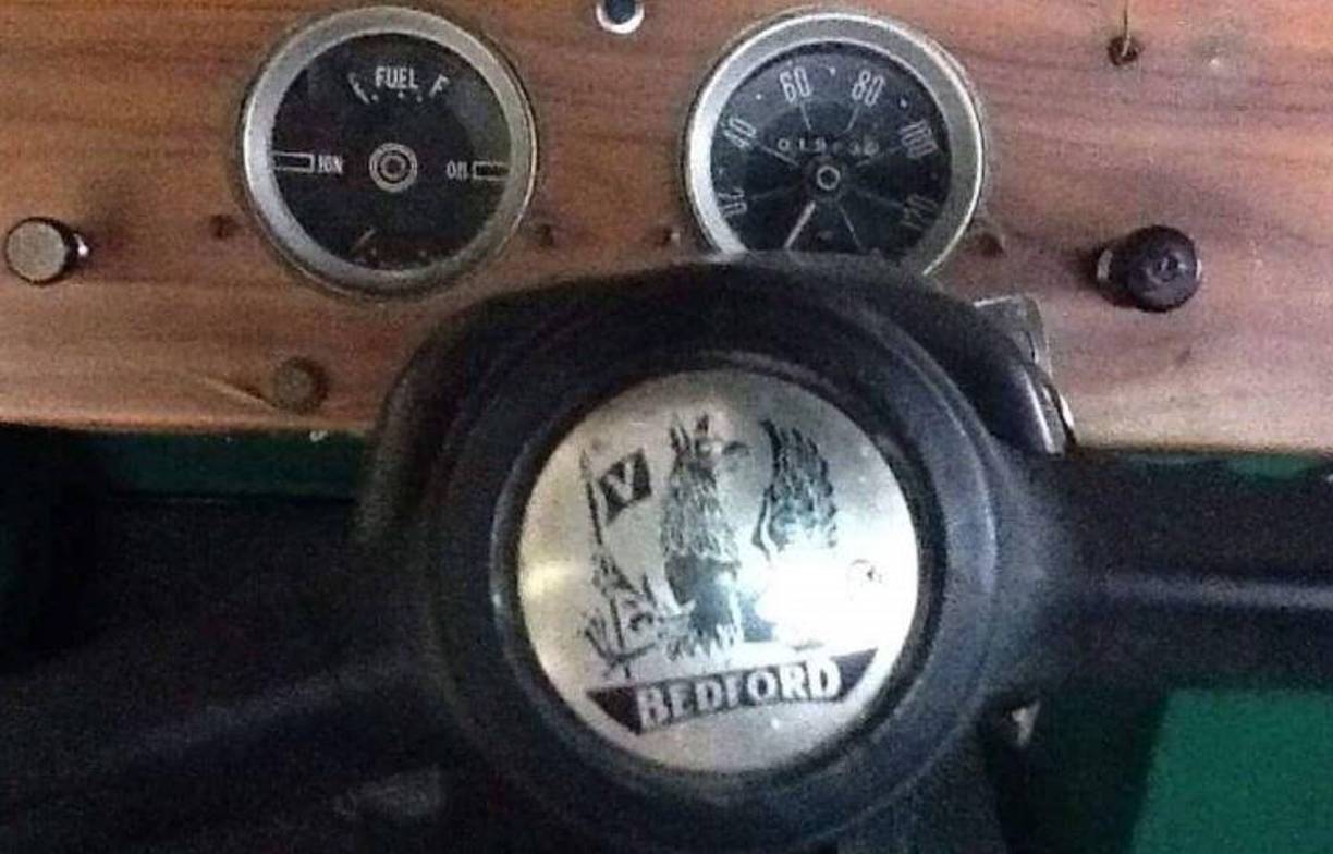 Este proyecto, respaldado por General Motors y la marca inglesa Vauxhall, buscaba ofrecer un medio de transporte robusto, económico y adaptable a las condiciones del país.