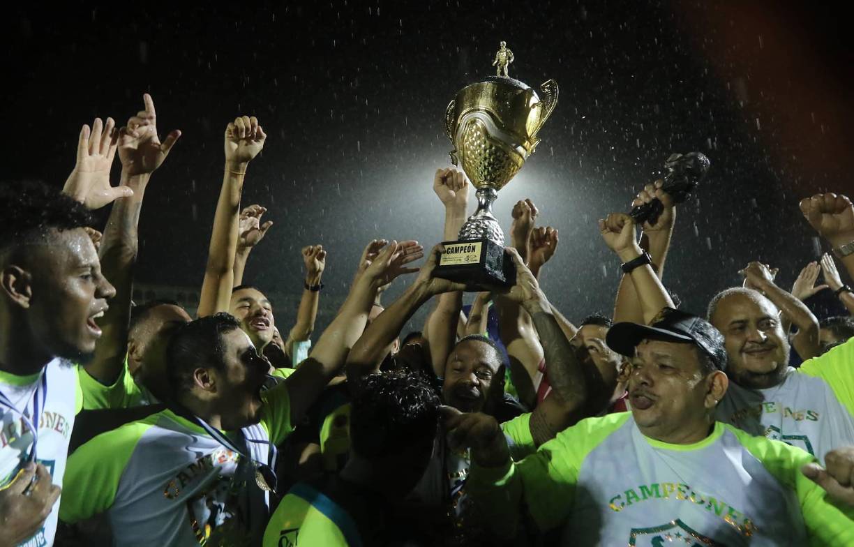 Los olanchanos le dieron la vuelta al 2-1 sufrido en la ida y con un global de 4-2 sellaron por primera vez en su historia el ansiado ascenso a la máxima categoría.