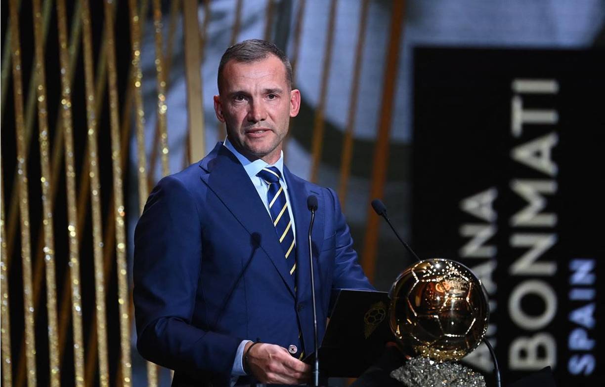 El exfutbolista ucraniano Andriy Shevchenko, encargado de dar el Balón de Oro Femenino, brindó un emotivo discurso en el que pidió apoyo para Ucrania y en el que destacó la lucha de su pueblo por la libertad, un mensaje que fue muy aplaudido por los asistentes a la ceremonia.