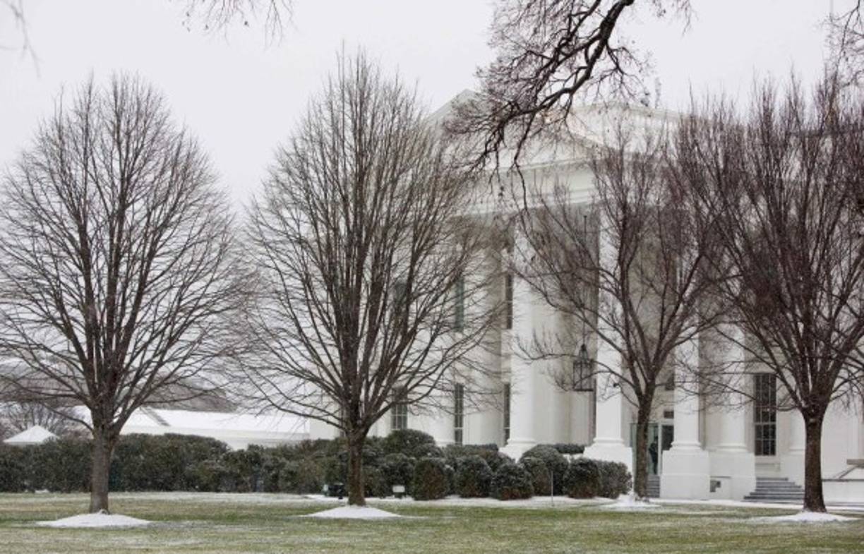 Yellow vests (Gilets jaunes) rally close to the Arc de Triomphe during a protest against rising oil prices and living costs in the French capital Paris on December 1, 2018. - Groups of masked protesters battled police through clouds of tear gas near Paris' Champs Elysees as thousands took part in a third weekend of 'yellow vest' demonstrations, which have morphed from anger over fuel taxes into a broader anti-government movement. (Photo by Alain JOCARD / AFP)
