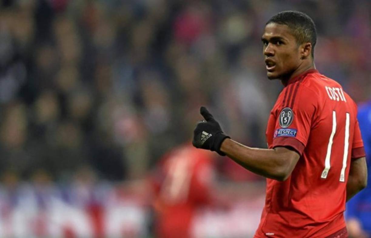 En Inglaterra informan de que Douglas Costa ha comunicado al Bayern de Múnich que quiere marcharse y que la Juventus está interesada en hacerse con sus servicios.
