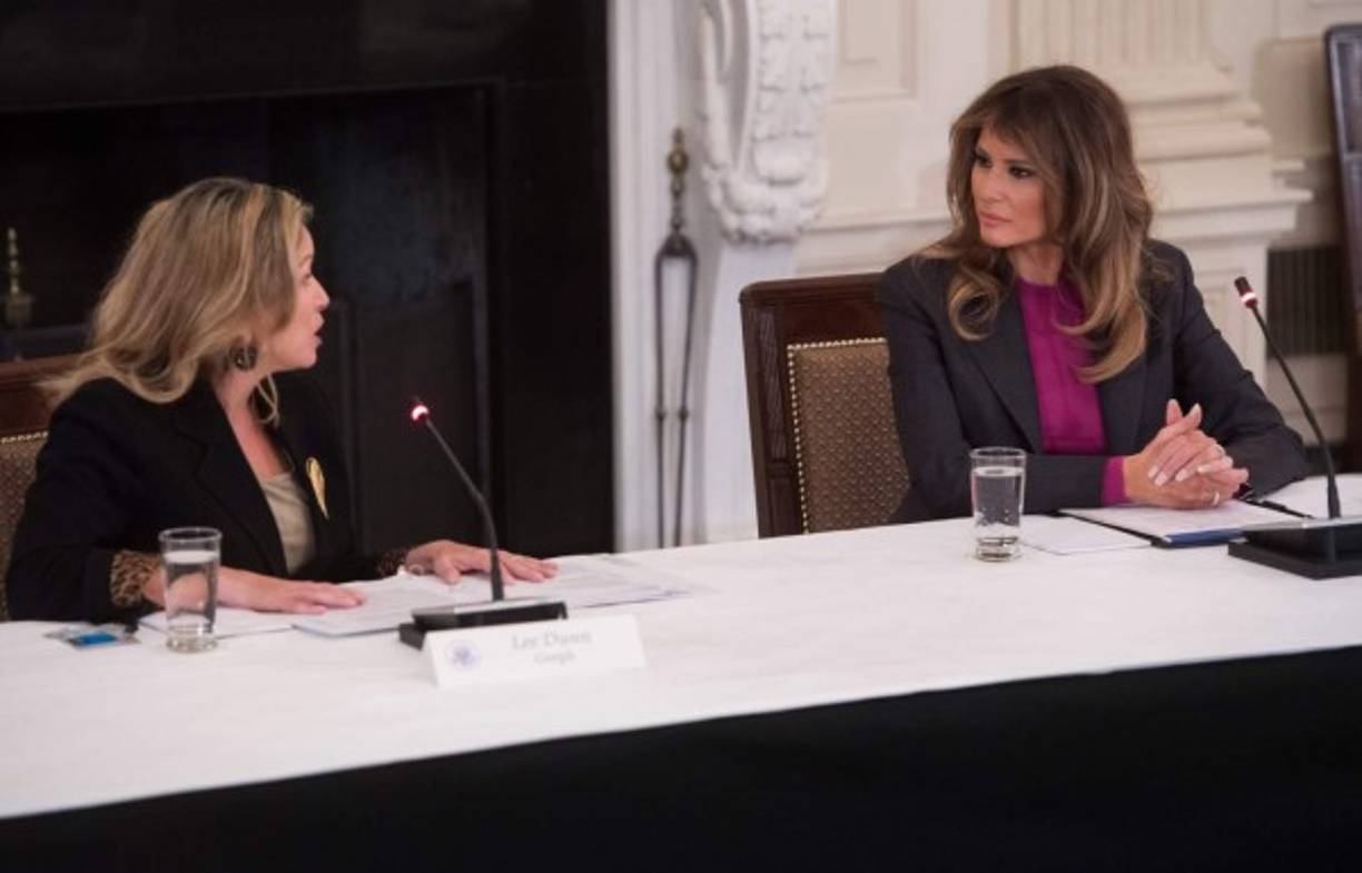 El martes, una exmodelo de la revista Playboy, Karen McDougal, pidió ante un tribunal de Los Ángeles invalidar un acuerdo de confidencialidad que había firmado para silenciar su 'relación romántica' con el presidente republicano.<br/><br/>Melania evadió el escándalo lanzando el mismo día su campaña contra el acoso en Internet pese al 'escepticismo'.